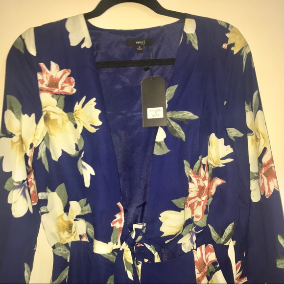 Navy Floral Romper - Picture 4 of 4